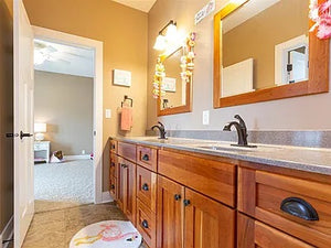       27808-msrt-bath3-craftsman-1.5-story-house-plan-4-bedroom-4-bathroom-3210-square-foot