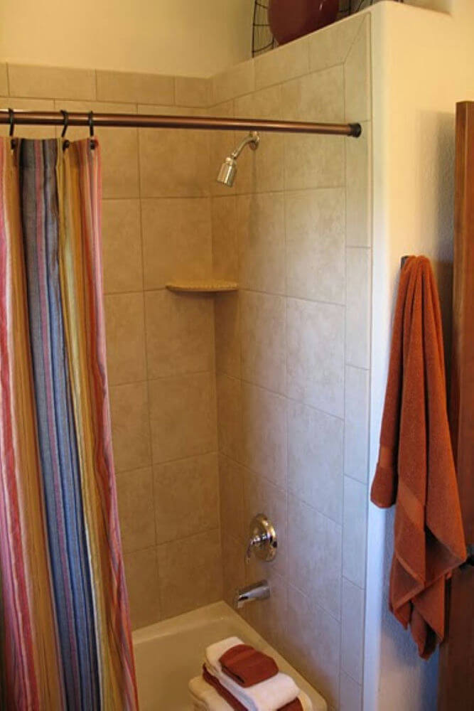         32711LL-hallbathroom-craftsman-ranch-house-plan-2-bedroom-2-bathroom