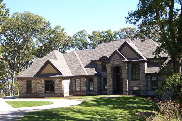    44813-front-traditional-11_2-story-house-plans-4262-square-feet-bonus-room