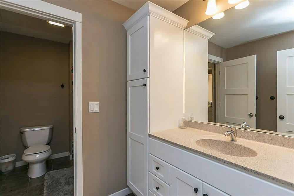       45013-bath1-traditional-2-story-house-plans-5947-square-feet-6-bedroom-4-bathroom-walkout-basement