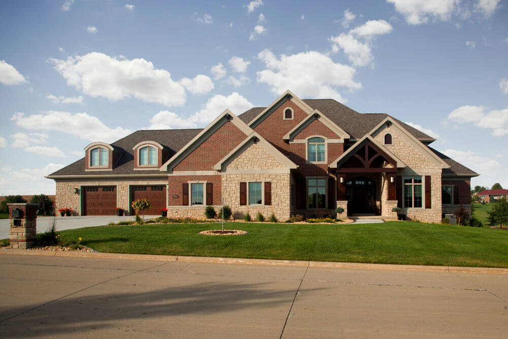    59016LL-front-traditional-craftsman-2-story-house-plans-5152-square-feet