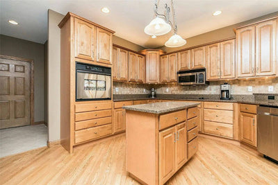    61901-kitchen_1_-traditional-1.5-story-3182-square-feet-4-bed-rooms-4-bath-rooms