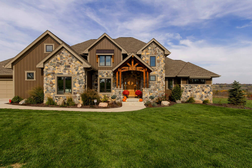 64118-front-craftsman-2-story-house-plans-4206-square-feet_7bebb600-bcdd-4c63-835e-30747b7c15fa