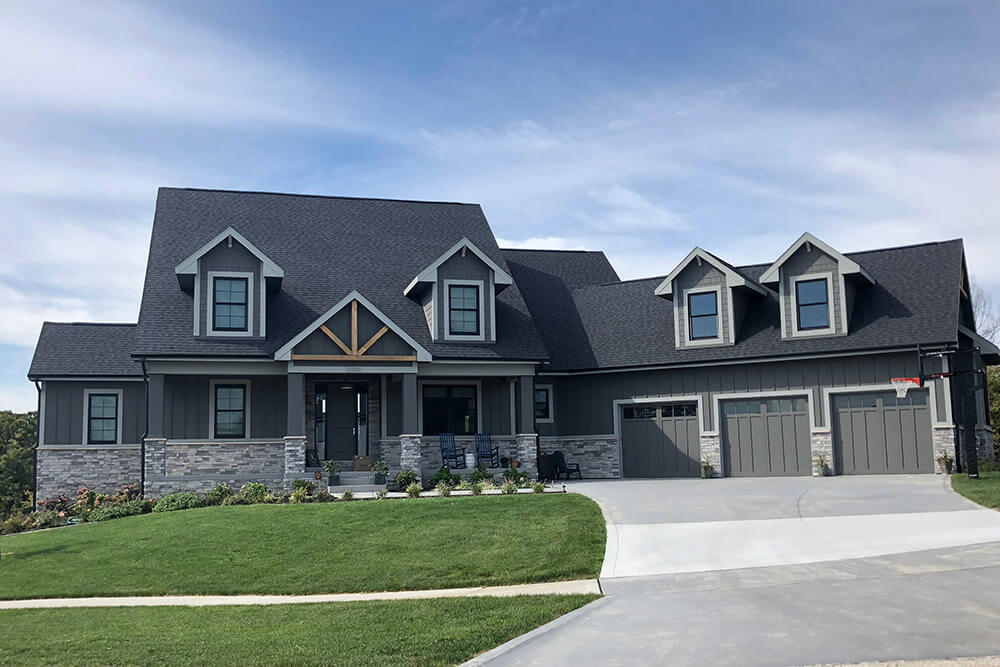 66218-front-craftsman-1-12 story-house-plans-3792-square-feet