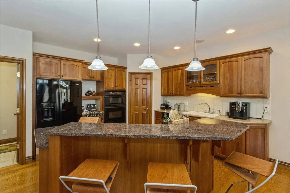       68801-kitchen_1_-traditional-1.5-story-2691-square-feet-4-bedrooms-3-bedrooms