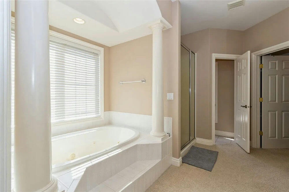     68801-master-bathroom_1_-traditional-1.5-story-2691-square-feet-4-bedrooms-3-bedrooms