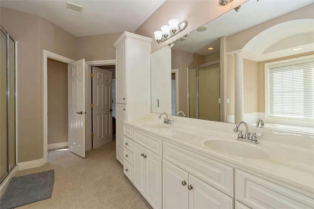         68801-master-bathroom_3_-traditional-1.5-story-2691-square-feet-4-bedrooms-3-bedrooms