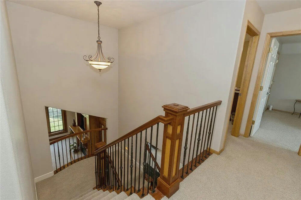    68801-stairs_2_-traditional-1.5-story-2691-square-feet-4-bedrooms-3-bedrooms