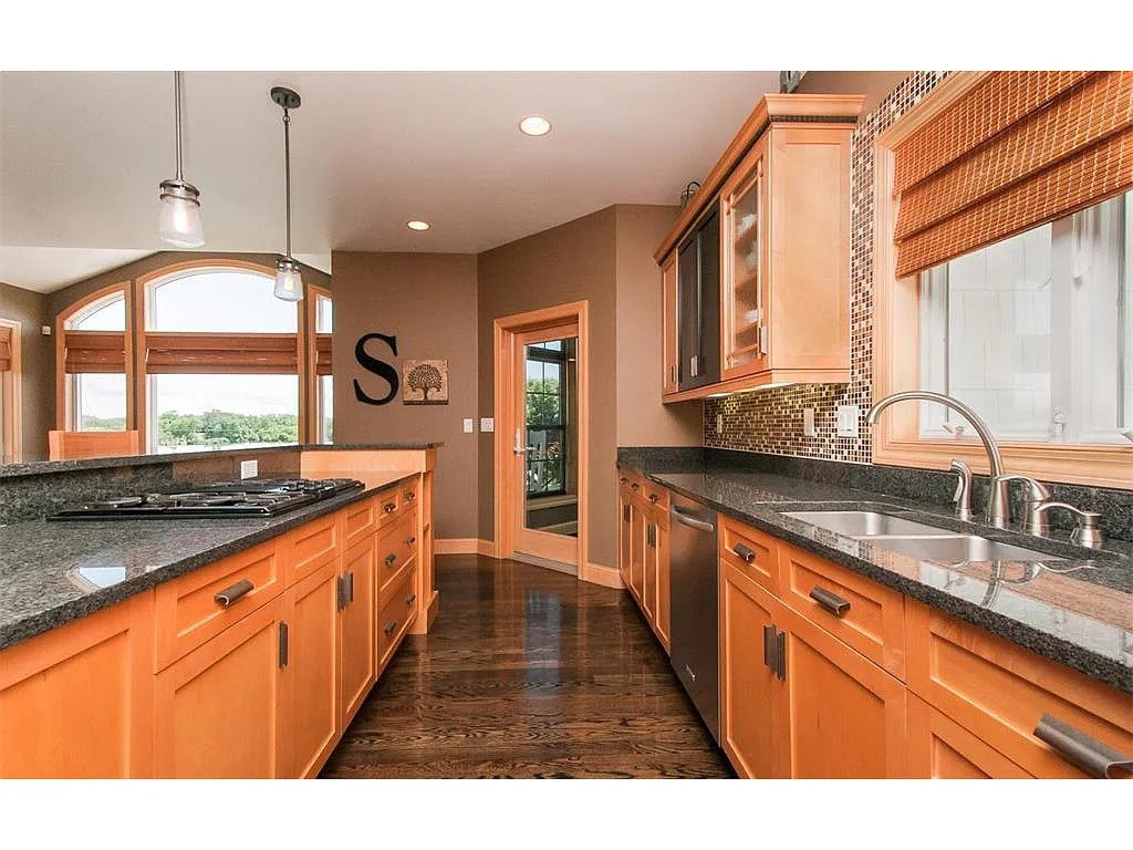    69201-kitchen_2_-farmhouse-traditional-1.5-story-1060-square-feet-4-bedrooms-4-bathrooms