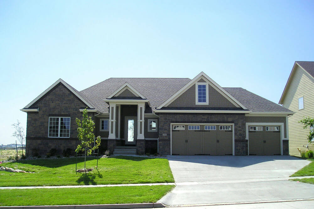 70902-front-craftsman-ranch-house-plans-2-bedroom-2-bathroom-2183-square-feet_1