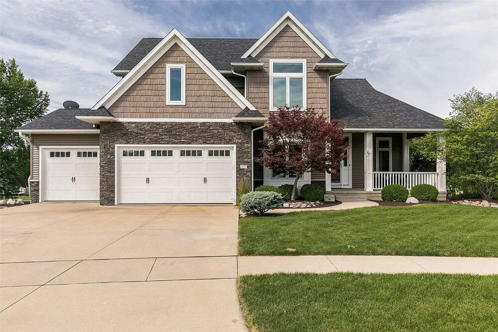    71297-front_3_-traditional-1.5-story-2193-square-feet-4-bedrooms-3-bathrooms