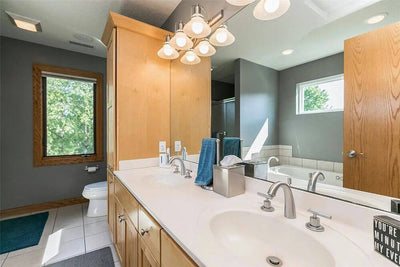       71297-master-bathroom_1_-traditional-1.5-story-2193-square-feet-4-bedrooms-3-bathrooms