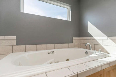       71297-master-bathroom_2_-traditional-1.5-story-2193-square-feet-4-bedrooms-3-bathrooms