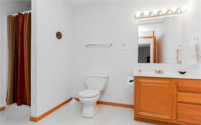    73497-bathroom-2_1_-traditional-1.5-story-1852-square-feet-3-bedrooms-3-bathrooms