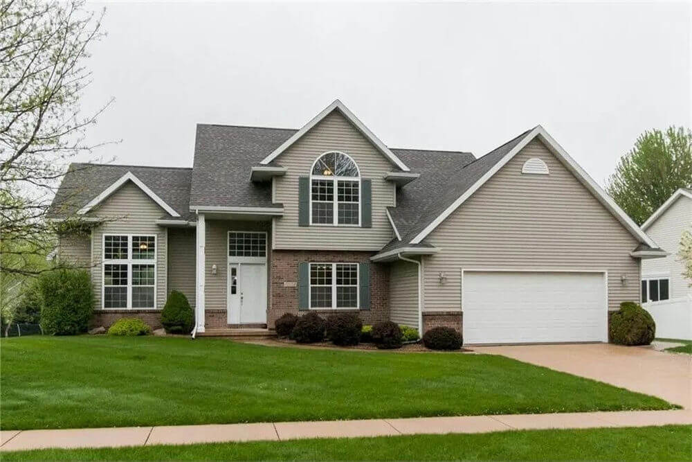    73497-front_1_-traditional-1.5-story-1852-square-feet-3-bedrooms-3-bathrooms