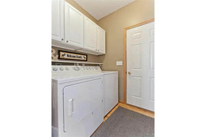       78598-laundry-room_1_-traditional-1.5-story-1720-square-feet-3-bedrooms-3-bathrooms