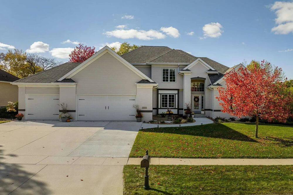 79198-front3-traditional-1.5-story-house-plan-4-bedroom-3-bathroom-2249-square-footage