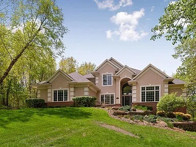    80803-front2-traditional-1.5-story-house-plan-4-bedroom-4-bathroom-3142-square-footage