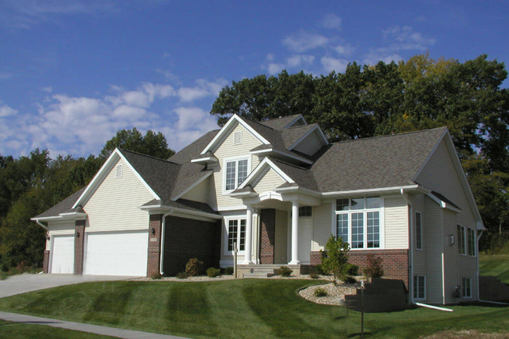    81698-front-traditional-1.5-story-house-plan-4-bedroom-3-bathroom_3_1