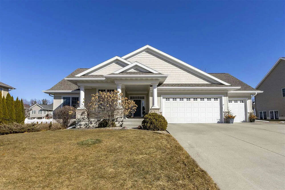     84804C-front-craftsman-ranch-house-plan-3-bedroom-2-bathroom-1844-square-footage