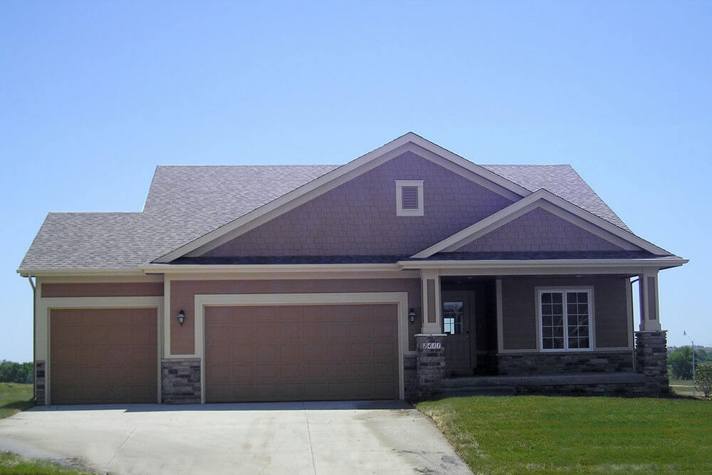    85704LL-front-craftsman-ranch-house-plans-walkout-basement-narrow_1_1