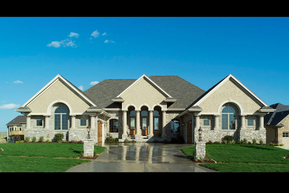    90405LL-front-tuscan-ranch-house-plans-walkout-basement-4-bedroom-4-bathroom