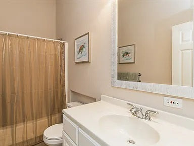 91199-bath3-traditional-1.5-story-house-plan-4-bedroom-4-bathroom-3040-square-footage