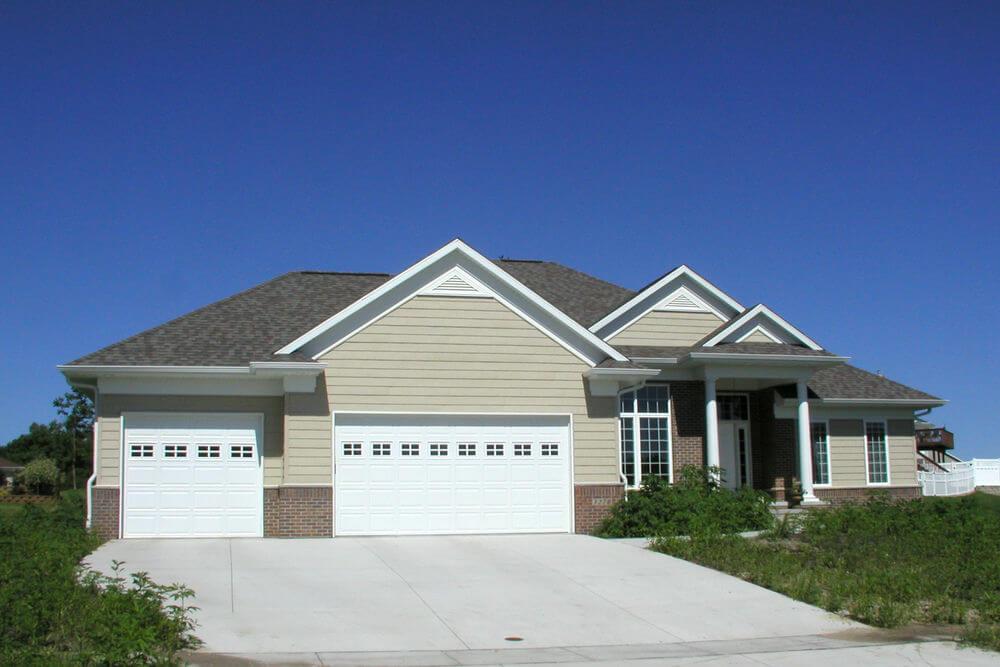    91899LL-front-2-tradtional-ranch-house-plans-1838-square-feet-2-bedroom-2-bathroom