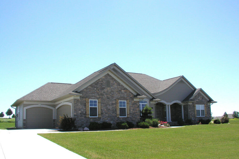     94906LL-front2-craftsman-ranch-house-plans-2-bedroom-2-bathroom-2269-square-feet