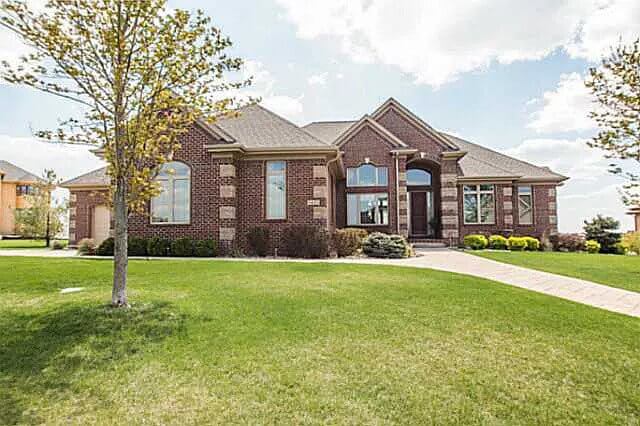       96300-front_1_-traditional-ranch-2323-square-feet-2-bedrooms-2-bathrooms