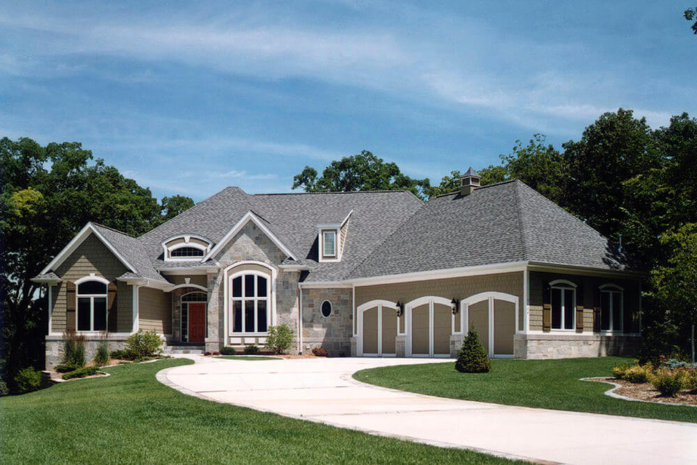    97800LL-front-craftsman-ranch-house-plans-walkout-basement