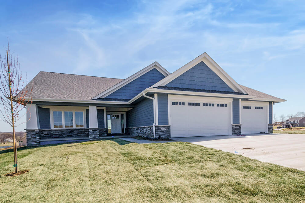 64818-front-craftsman-ranch-house-plan-1736-square-feet-2-bedroom-2-bathroom